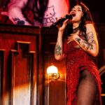 Cazzu desata pasión en Monterrey, su fuerza femenina ilumina la noche regia